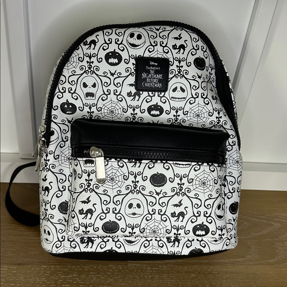 💀NWT💀Disney Black and White Tim Burton Nightmare Before Christmas Backpack